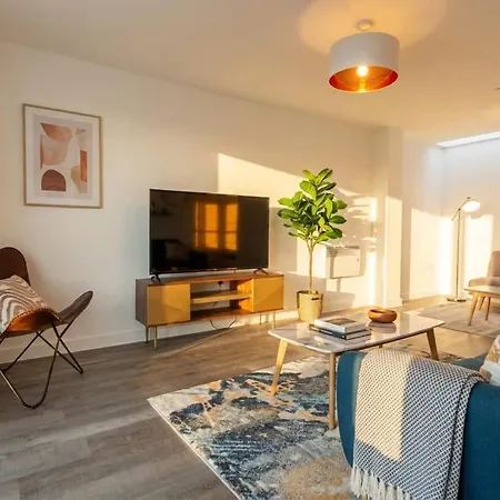 Modern & Spacious 2 Bed By Old Trafford Манчестер