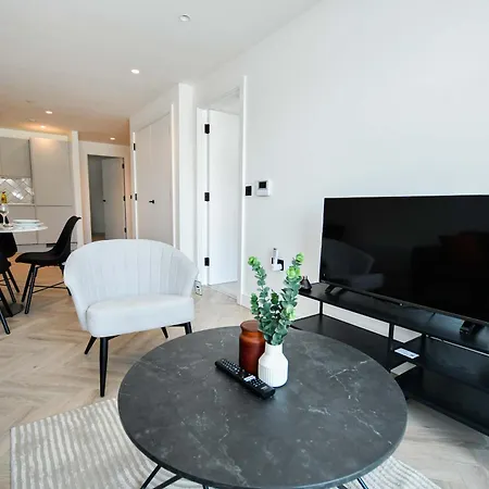 Contemporary 2 Bed Apartmán *