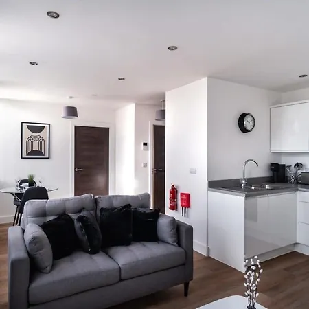 Zeni, Alexandra Rise Bright 1 Bed Apartment *