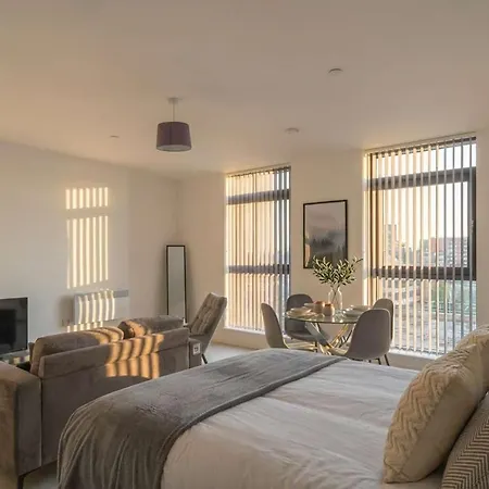 Modern In Salford Great Views