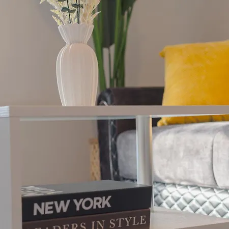 Апартаменты Modern 3-bedroom Near Centre