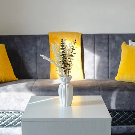 Апартаменты Modern 3-bedroom Near Centre Манчестер