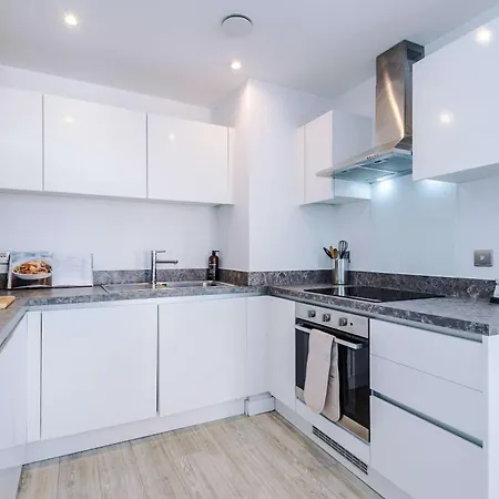 Beautiful 2 Bedroom *