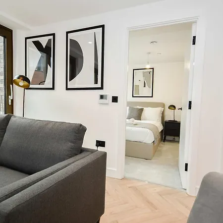 Modern 1 Bed Flat In W Balcony