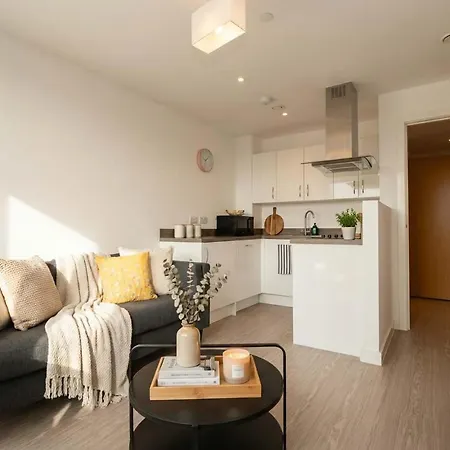 Modern 1 Bed With Views In Apartament