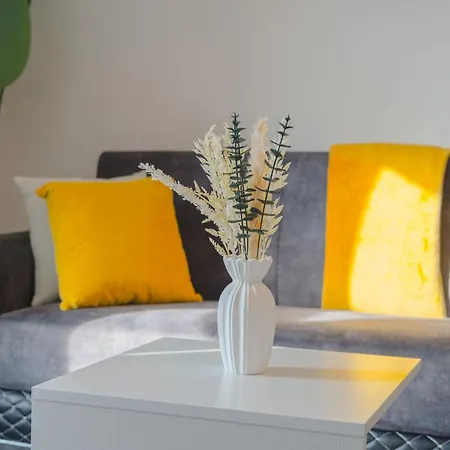 Modern 3-bedroom Near Centre Апартаменты *