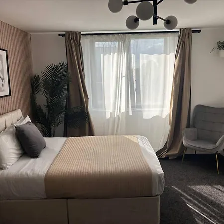 Salford Quays 4 Guests / Parking מנצ'סטר