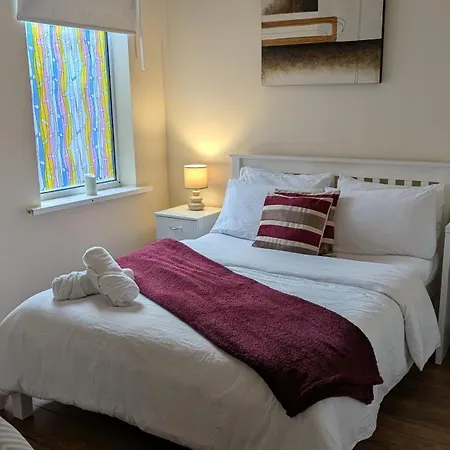 Entire 2 Bedroom Cosy Flat Near Centre Апартаменты *