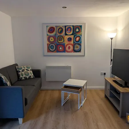 Newly Furnished Near Centre *