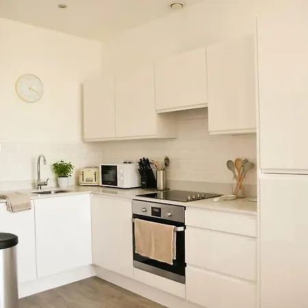 Apartment Spacious 1 Bed Near Etihad