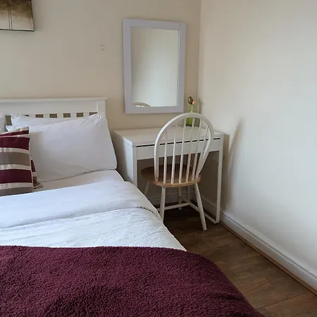 Апартаменты Entire 2 Bedroom Cosy Flat Near Centre
