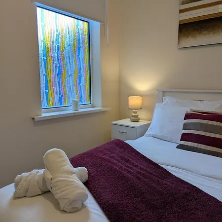 Апартаменты Entire 2 Bedroom Cosy Flat Near Centre *