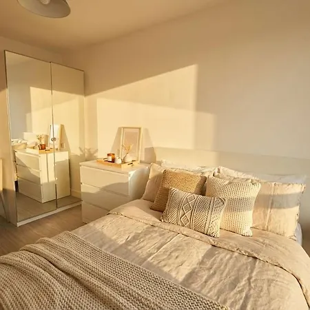 Apartament Modern 1 Bed With Views In *