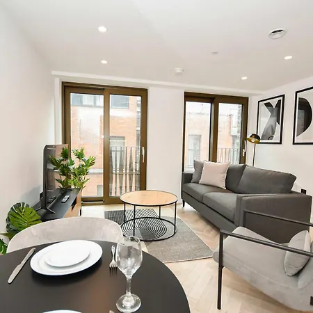 Modern 1 Bed Flat In W Balcony Manchester