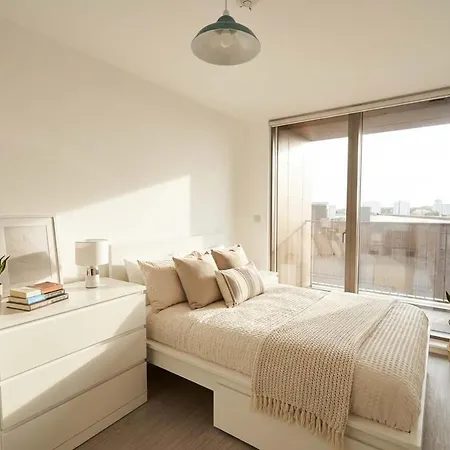 Modern 1 Bed With Views In مانشستر