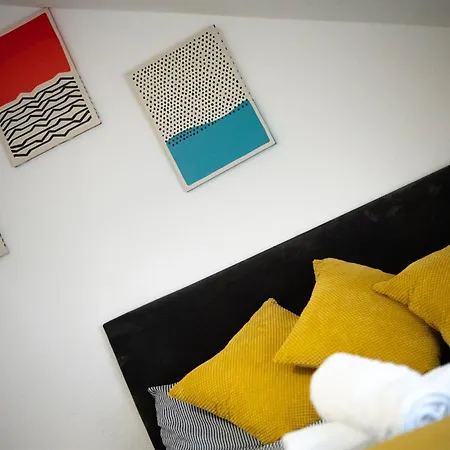 Modern 3-bedroom Near Centre *