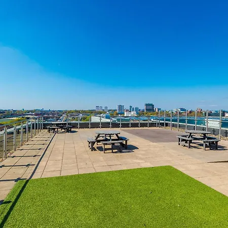 Beautiful 2 Bedroom Apartmán