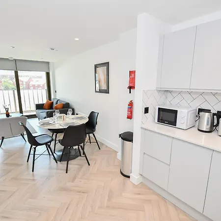 Contemporary 2 Bed *