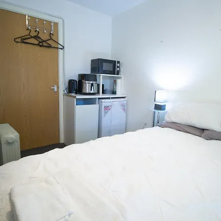 Close To Centre 3-bed Townhouse, Sleeps 7, Free Parking, Great Transport Links Appartement Manchester