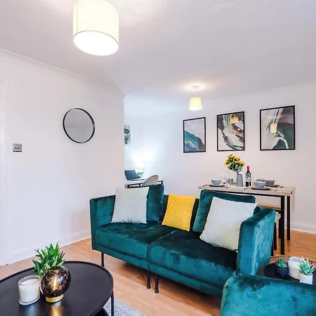 Comfy 1br In Salford, Kitchen, Wifi&parking Apartment