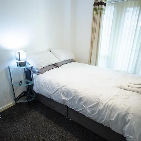 Close To Centre 3-bed Townhouse, Sleeps 7, Free Parking, Great Transport Links Appartement *