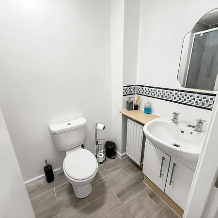 Daire New Getaway House With 2 Free Parking *