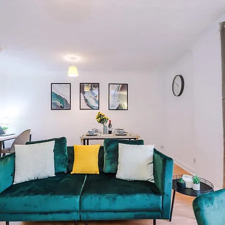 Comfy 1br In Salford, Kitchen, Wifi&parking *