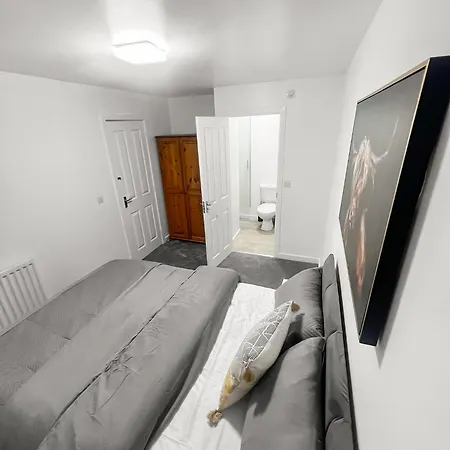 דירה New Getaway House With 2 Free Parking