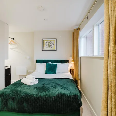 2 Bed Modern Flat, Castlefield, Citycentre, Parking, Self-checkin, Sleeps 4, Balcony, Wifi, Views *