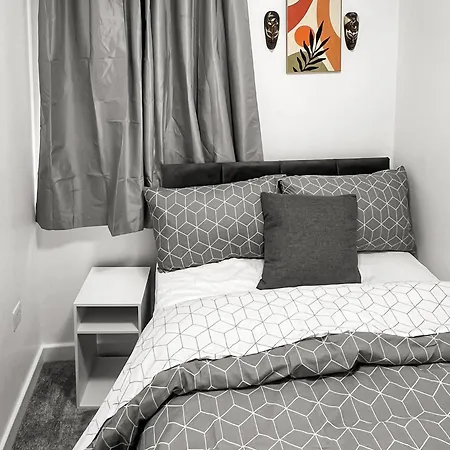 Appartamento New Getaway House With 2 Free Parking Manchester