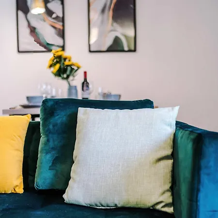 Comfy 1br In Salford, Kitchen, Wifi&parking Apartment Manchester