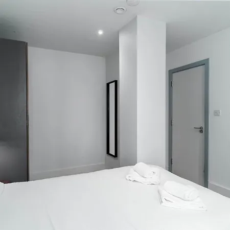 Appartement Modern 3bed Flat In W Security *