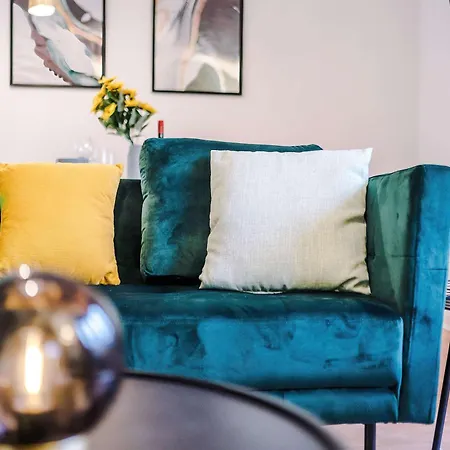 Comfy 1br In Salford, Kitchen, Wifi And Parking 公寓 *