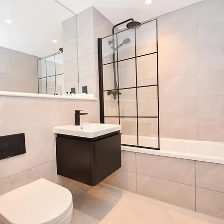 Contemporary 2 Bed *