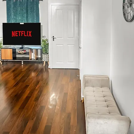 New Getaway House With 2 Free Parking * מנצ'סטר