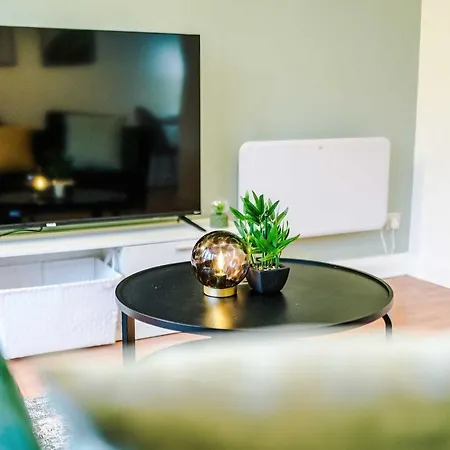 Apartament Comfy 1br In Salford, Kitchen, Wifi And Parking *