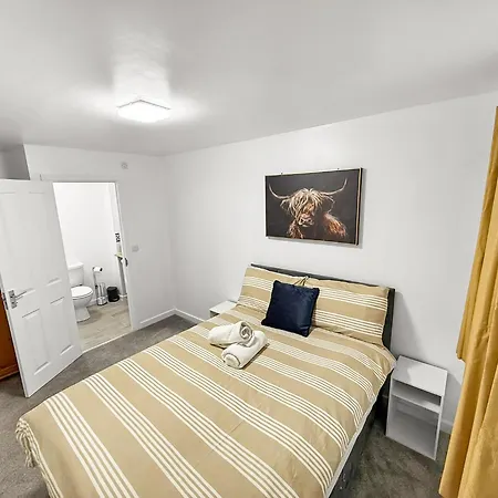 New Getaway House With 2 Free Parking 맨체스터