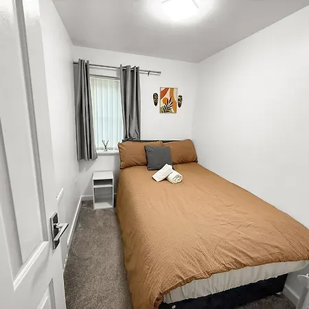 New Getaway House With 2 Free Parking 아파트