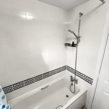 New Getaway House With 2 Free Parking מנצ'סטר