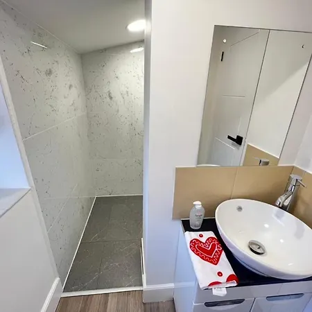 Lux Shared Flat With 2 Private Bedrooms And 2 Private En-suite Bathrooms * Manchester