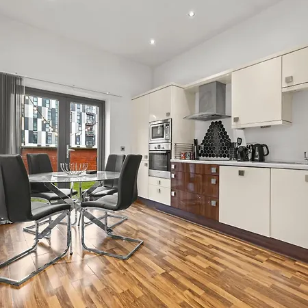 Bloom - Centre - Gated Parking Appartamento