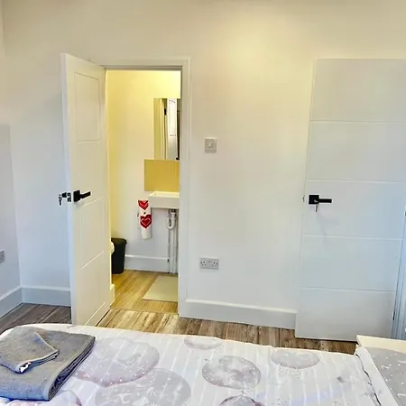 Lux Shared Flat With 2 Private Bedrooms And 2 Private En-suite Bathrooms