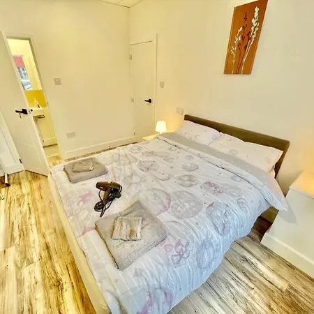 Lux Shared Flat With 2 Private Bedrooms And 2 Private En-suite Bathrooms *