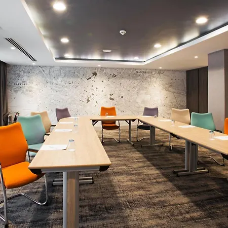 홀리데이 인 - 시티 센터 호텔 4*