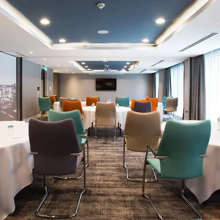 홀리데이 인 - 시티 센터 호텔 4*