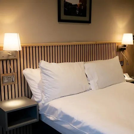 Lower Turks Head Inn *