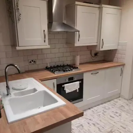 Central Manchester Family-Friendly Home With Free Parking And Workspace Βίλα Μάντσεστερ