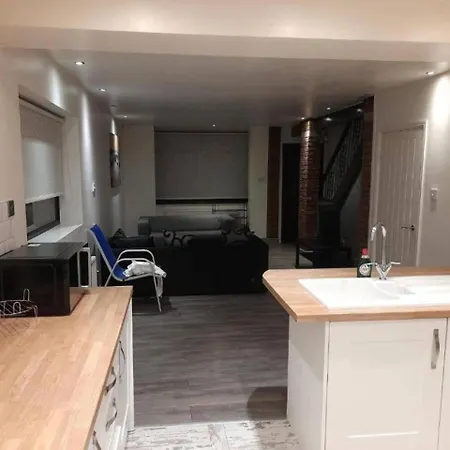 Willa Central Manchester Family-Friendly Home With Free Parking And Workspace