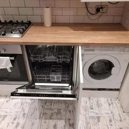 Central Manchester Family-Friendly Home With Free Parking And Workspace Μάντσεστερ