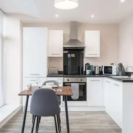 Bright 1 Bed - Sleeps 2